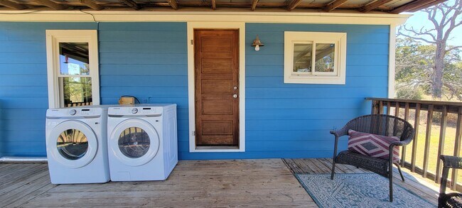 Photo - 2/1 Farmhouse in Smithville TX