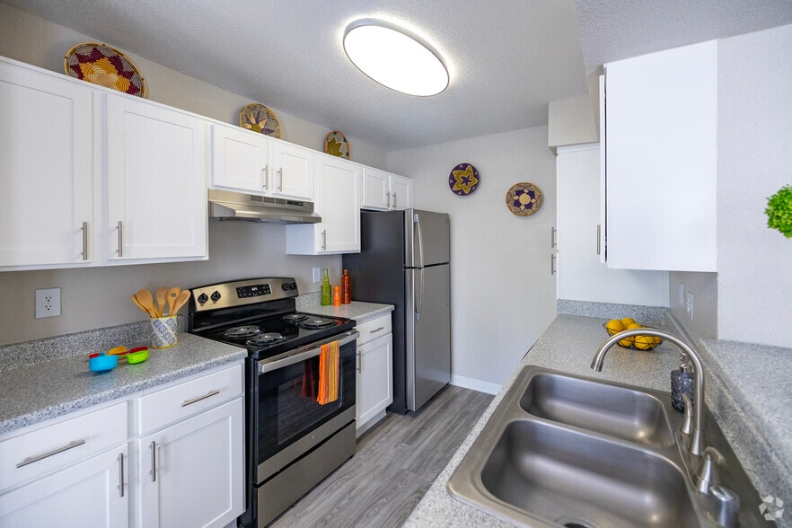 A3R 1 BR, 1 BA - 757SF