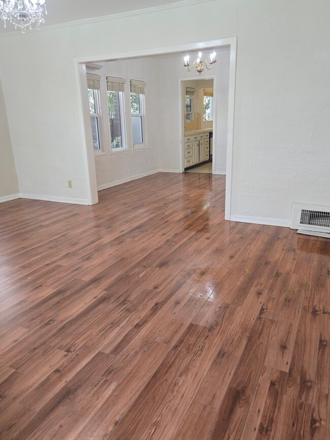 Hardwood floors throughout - 430 S Oakhurst Dr Unit Lower