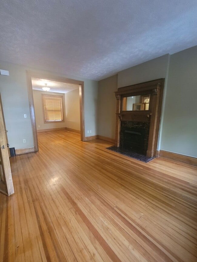 Photo - Beautiful 2 Bedroom Townhouse!