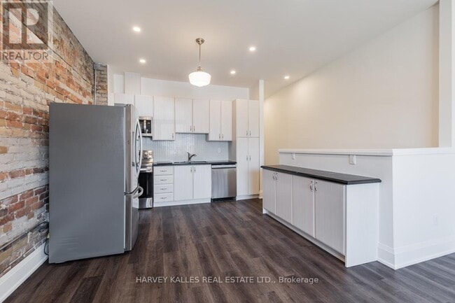 Photo - 657 St Clair Ave W
