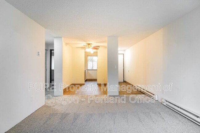 Photo - 14128 NE Sandy Blvd Unidad C-01