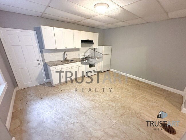 Photo - 330 N 53rd St