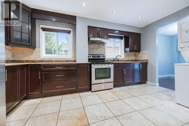 Photo - 77 Ecclestone Dr