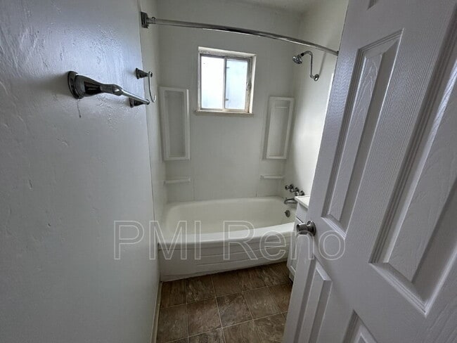 Photo - 2075 Patton Dr Unidad Apt E