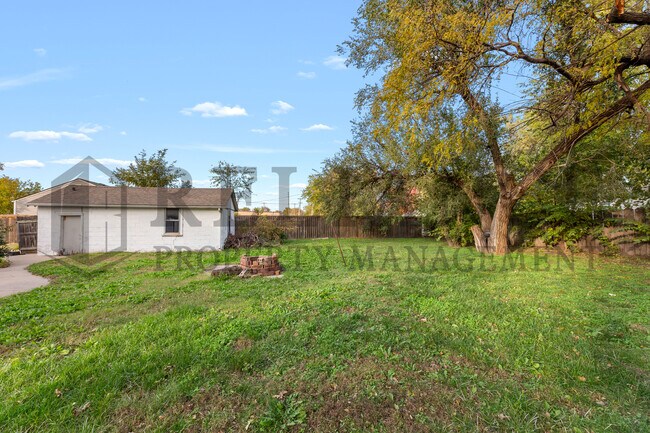 Photo - 612 N Custer St