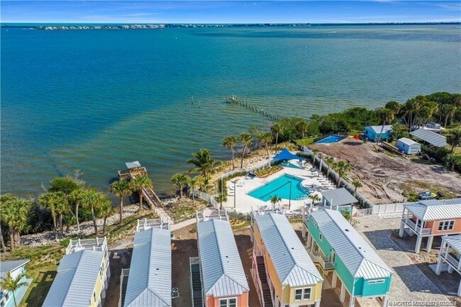 Photo - 2506 Heron Way