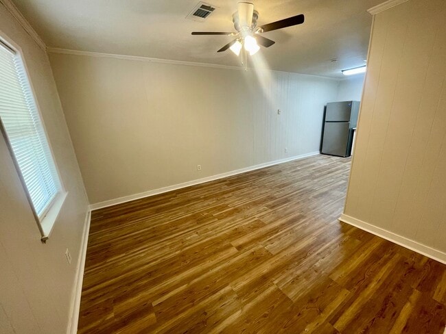 Photo - 2 Bed, 1 Bath Available NOW in Brandon! Unit 3