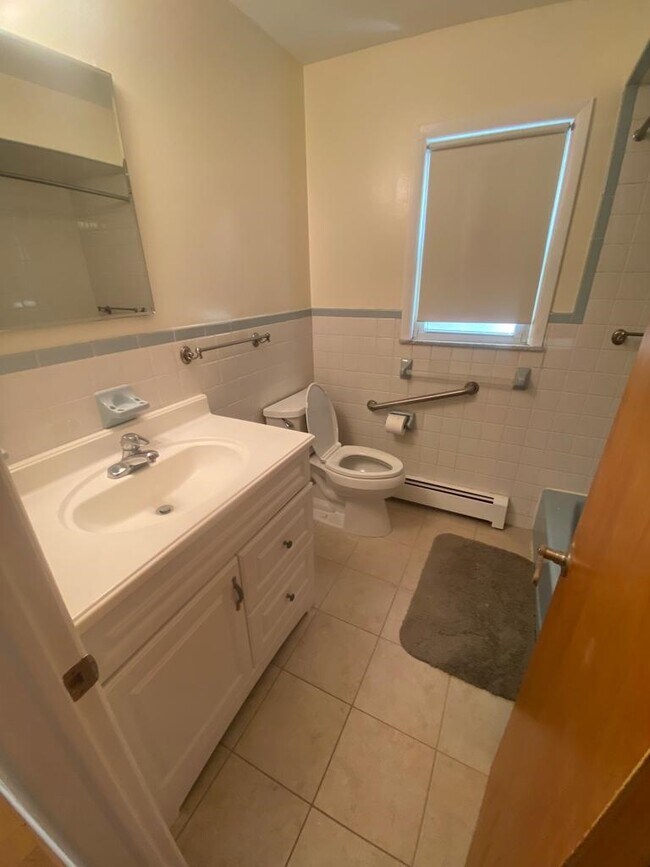 Photo - 185 W 51st St Unidad 1
