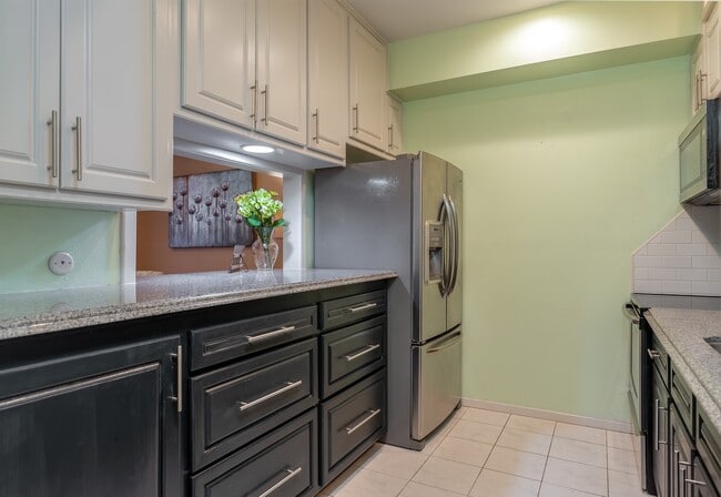 Photo - 2228 S Piney Point Rd Unidad True