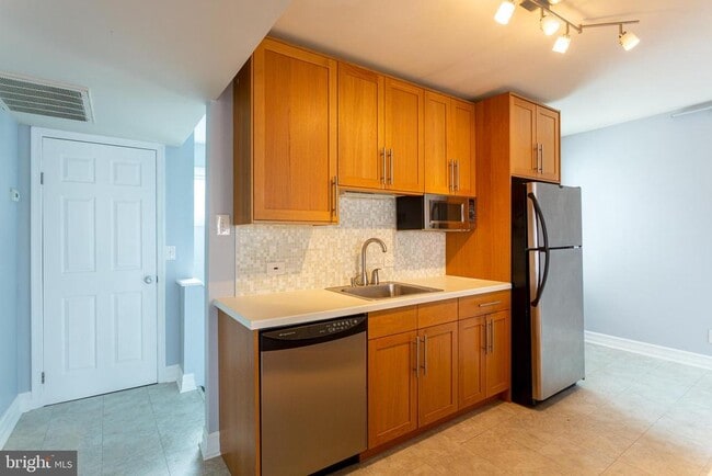 Photo - 1728 Mt Vernon St Unit 4