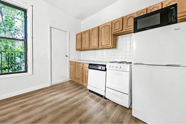 Photo - 325 E 89th St Unit 1