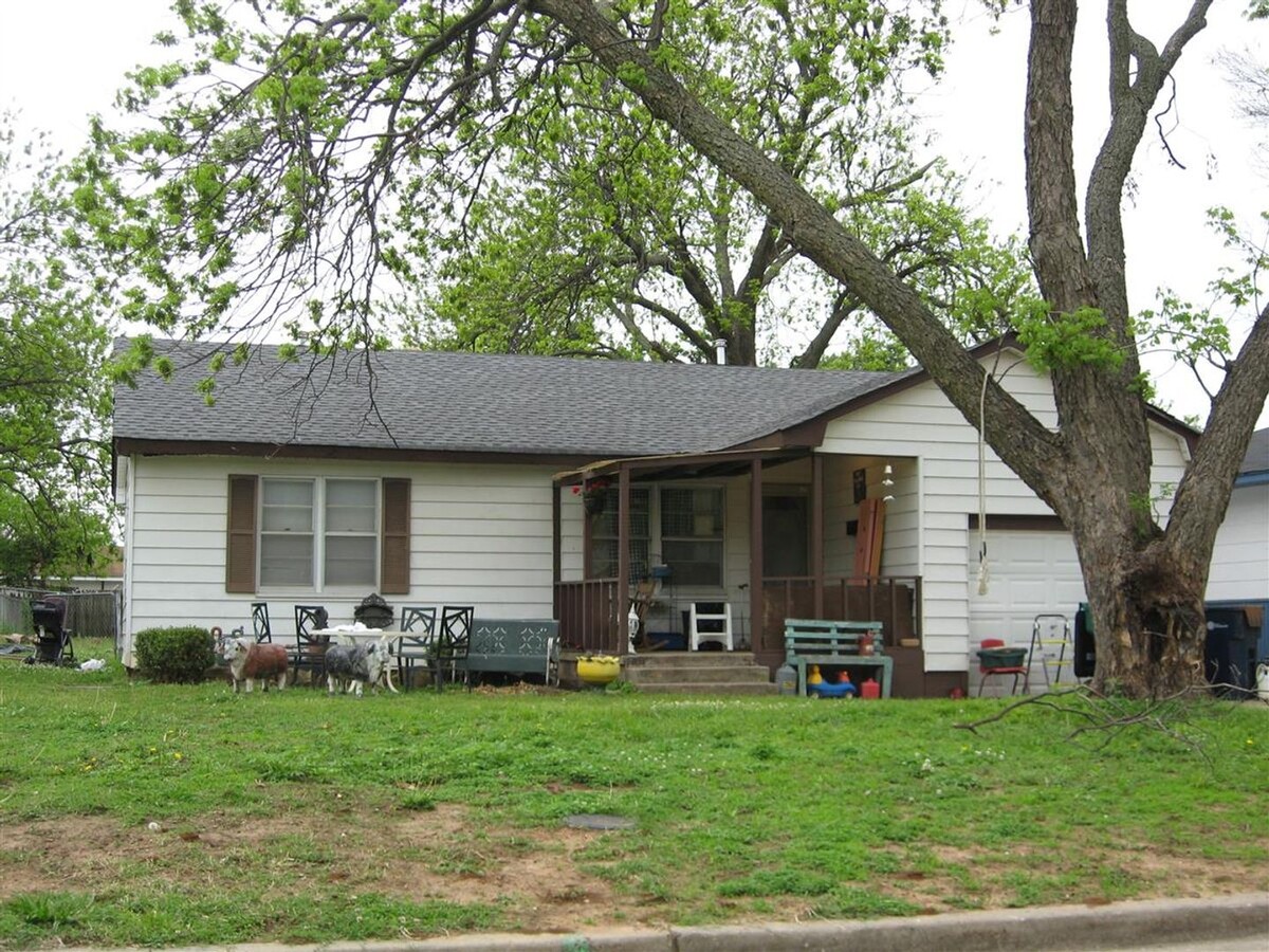 Cute 2BD/1BA Home Available NOW. CALL NOW!! - Cute 2BD/1BA Home Available NOW. CALL NOW!!