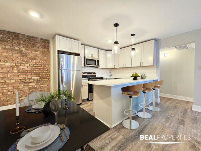 Photo - 1220 N La Salle Dr Unit 2 bed
