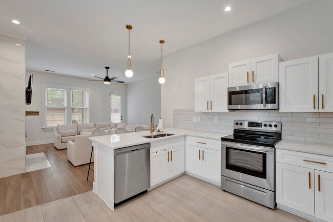 Photo - 1595 Netherwood Ave