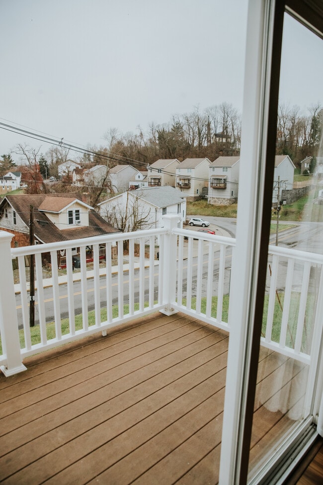 Photo - 620 Junction St