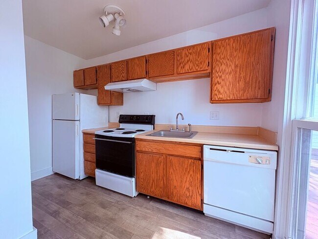 Photo - 517 W Maple Ave