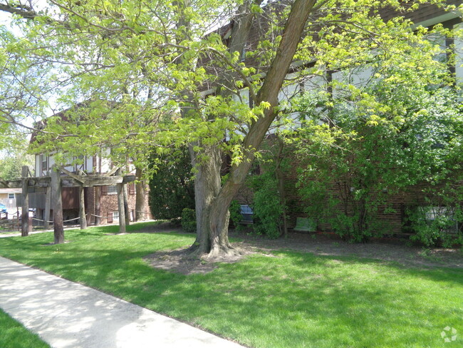 Building Photo - 9437 86th Ct Unit 1W Rental