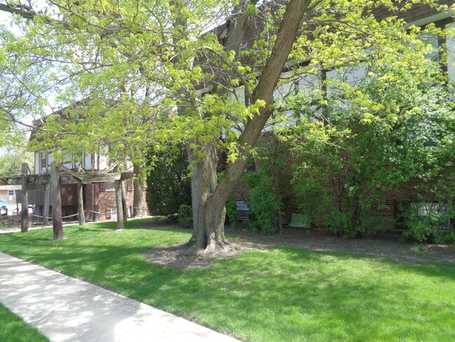 Building Photo - 9435 86th Ct Unit 3E