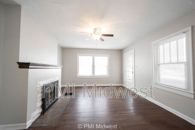 Photo - 5684 N College Ave