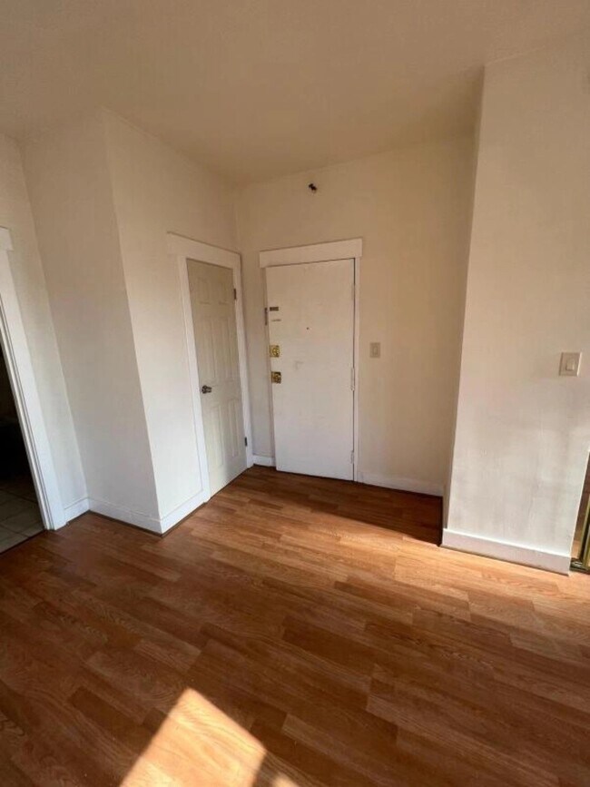 Photo - 984 S. Oxford Avenue,
