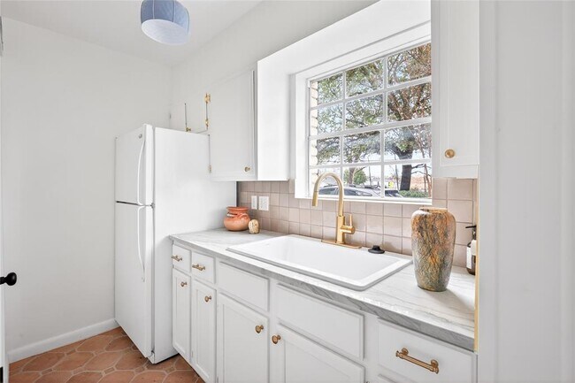 Photo - 1700 Houston St Unit 102