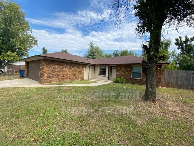 Photo - 910 Oak Hill Rd