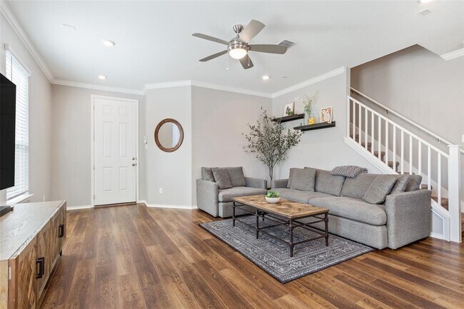 Photo - 120 Benmyrtle Trl