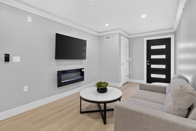 THE SUMMIT at 201 OAK AVENUE