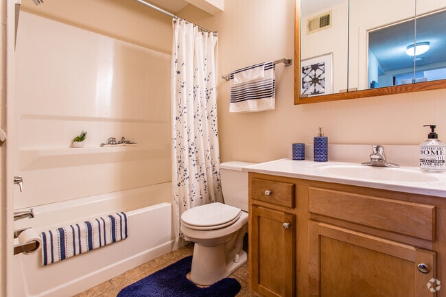 2BR, 1BA - 850 SF