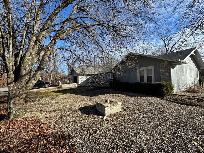 Photo - 2 Newburgh Dr