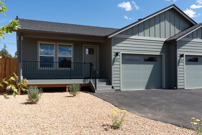 Building Photo - Brand New 2 Bedroom Duplex in SW Redmond