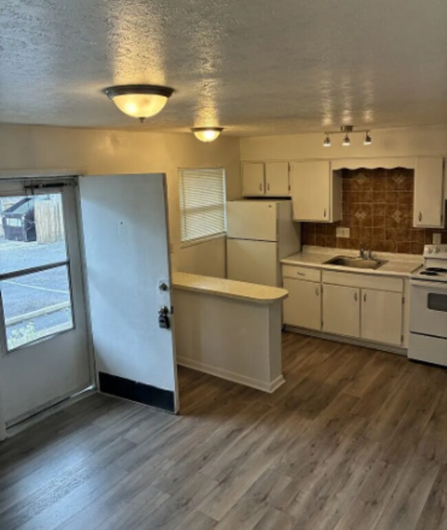 Pinecroft Apartments