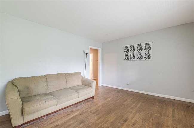 Building Photo - 350 Brooks Ave SW Rental