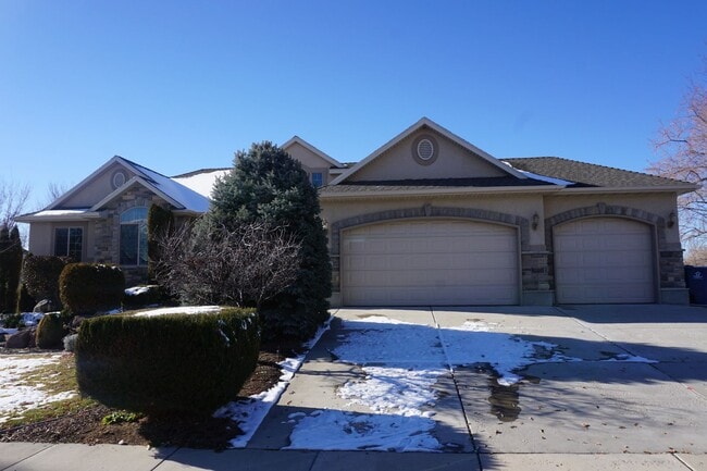 Building Photo - Beautiful Pleasant Grove 6 Bedroom With Mo... Rental