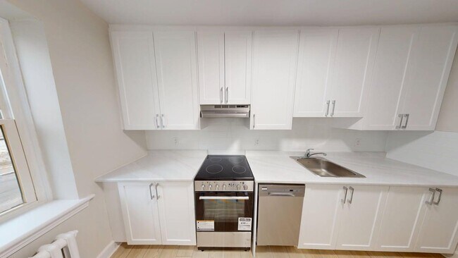 Photo - 290-296 Mona & 320 Montreal