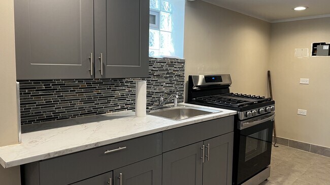 Photo - 120 N LeClaire Ave Unit G