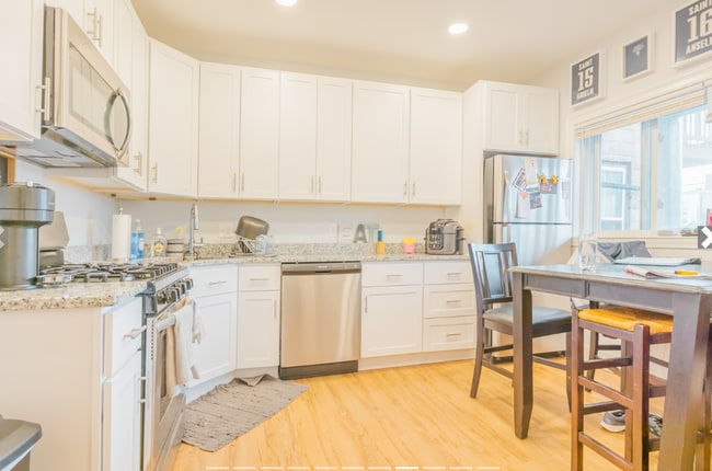 Photo - 219 Bennington St Unidad 3