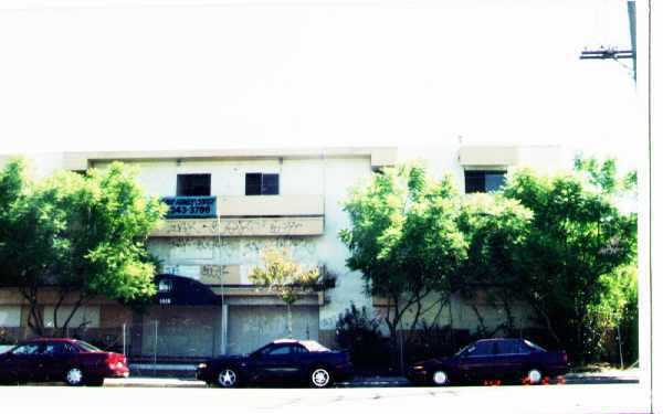 Tarzana Courtyard