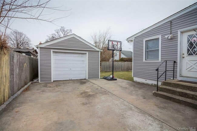 Photo - 343 Greengrove Ave