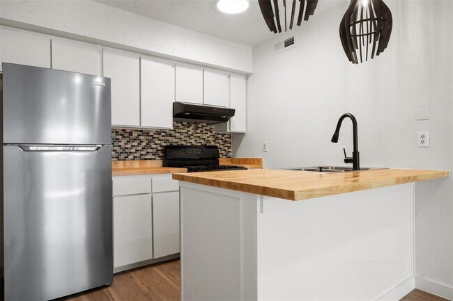 Photo - 620 S 1st St Unit 116