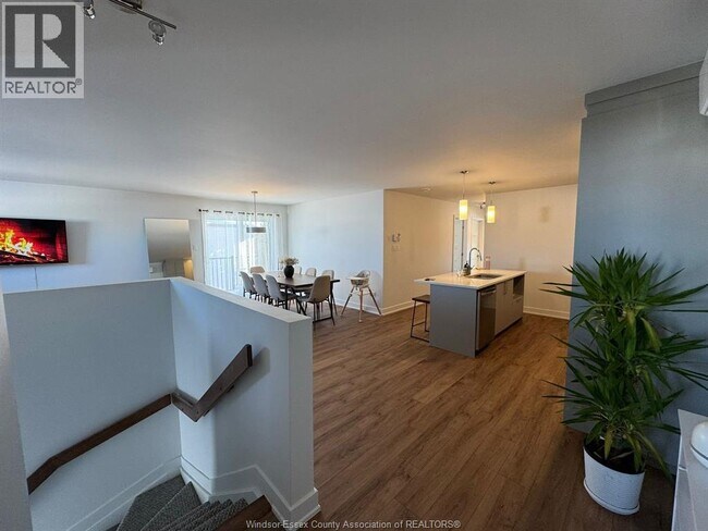 Photo - 1352 Diamond St