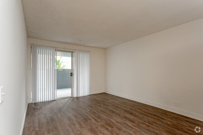 1HAB,1BA-LivingRoom