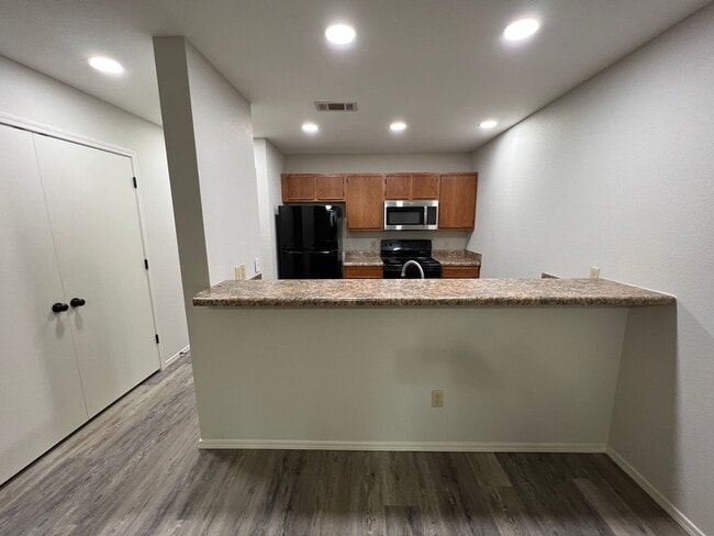 Photo - 1409 Poplar St Unit B