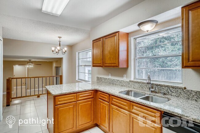 Photo - 842 Benchwood Ct