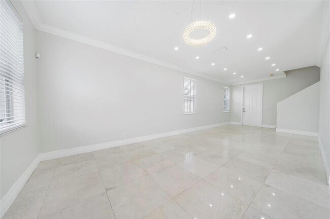 Photo - 7803 NW 70th Ave