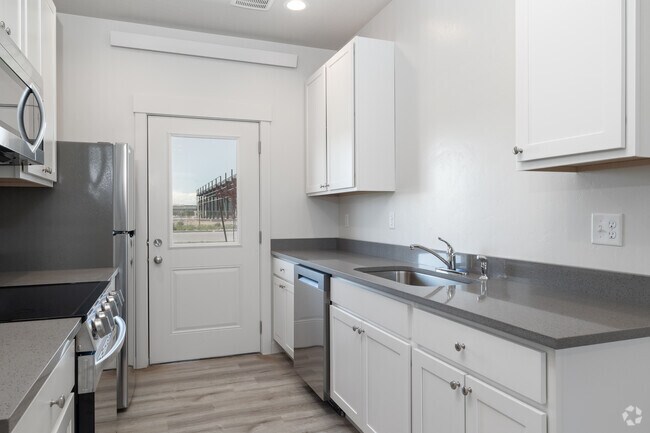 2BR, 2BA - 1,023SF - Kitchen