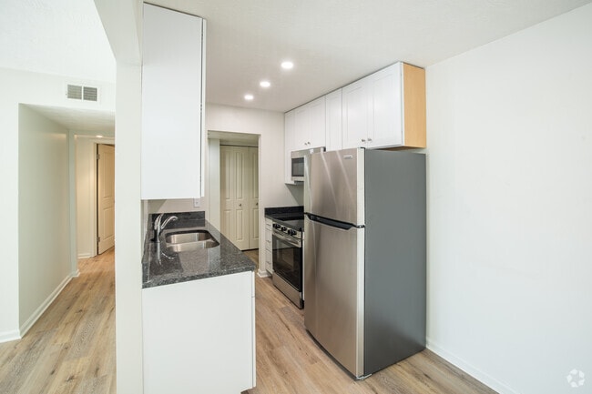 1BR, 1BA - 1,000SF - Kitchen - Stony Ridge Manor Apartments