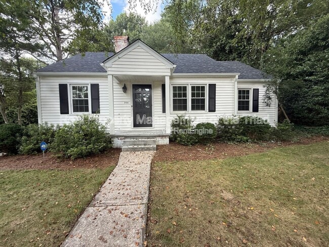 Building Photo - 204 W Newlyn St Rental