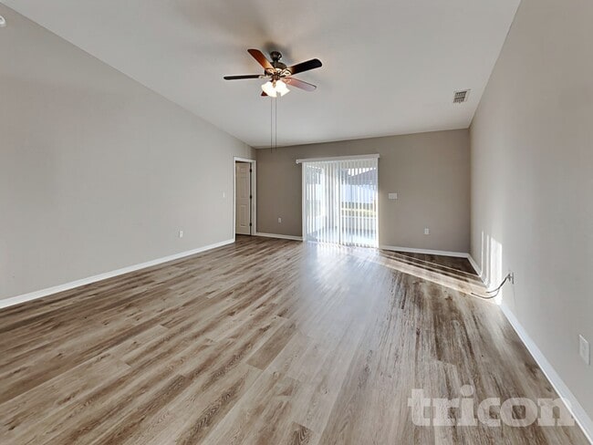 Photo - 2075 Sunflower St